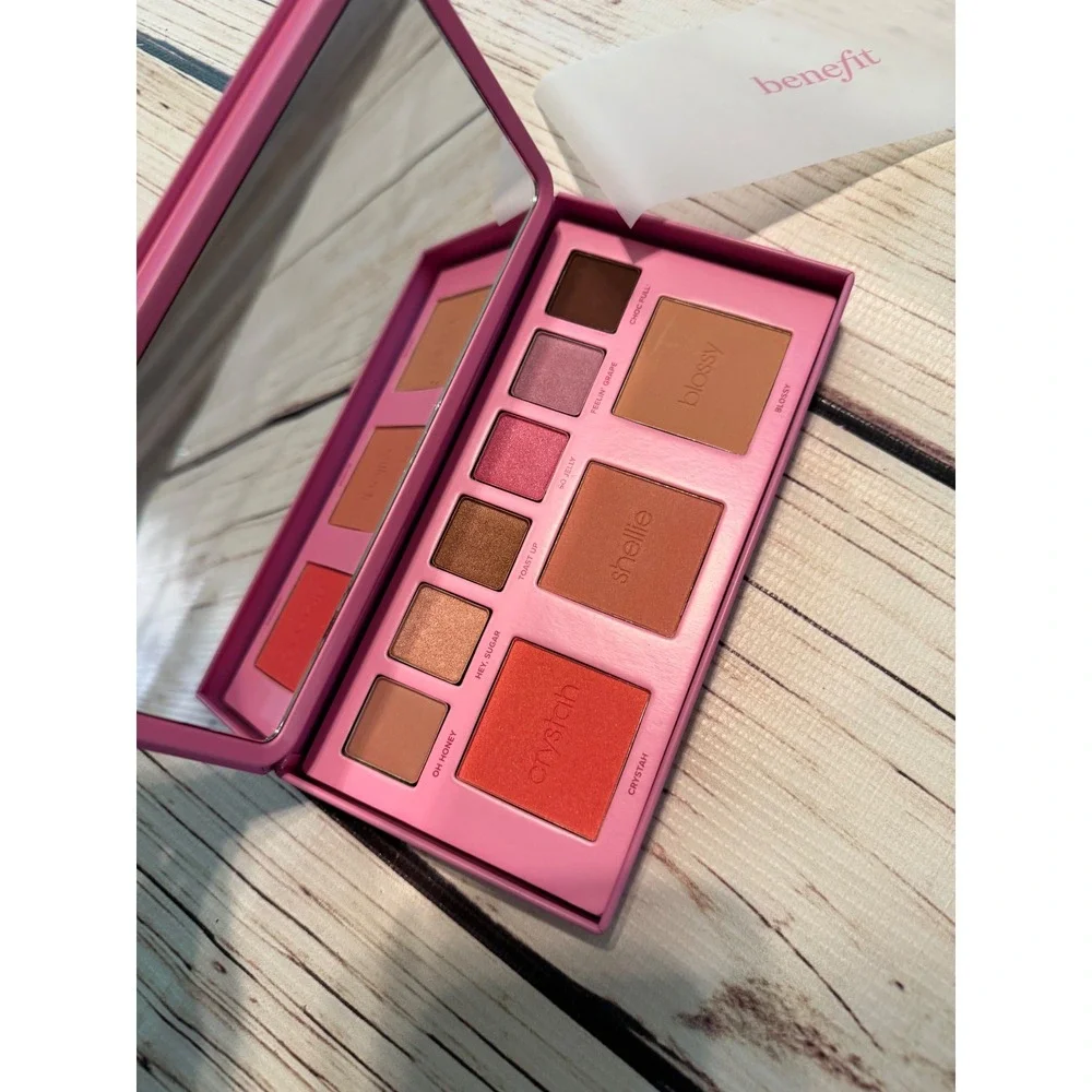 Benefit Cosmetics Treat Yourself Gorgeous Eyeshadow and Mini Blush Palette NEW